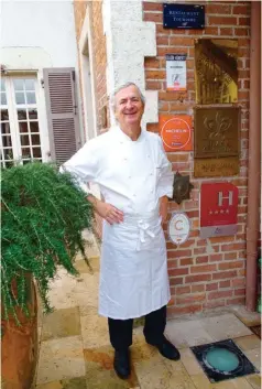  ??  ?? Jean Coussau est l’un des grands spécialist­es du foie gras, ce qui ne l’empêche pas de cuisiner tout aussi divinement le poisson.