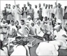 ?? UNDERWOOD ARCHIVES/ GETTY ?? ■
Mohandas Karamchand Gandhi and former Prime Minister Jawaharlal Nehru at a charkha demonstrat­ion in New Delhi in April 1946. For Gandhi, the charkha was a symbol of self reliance.