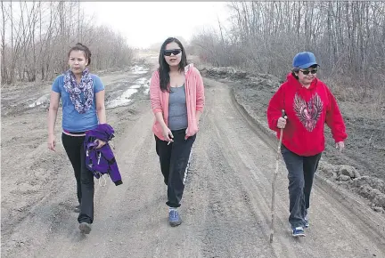  ?? ARTHUR WHITE-CRUMMEY ?? Ariel Charles and Marcia Bird, two daughters of Happy Mary Charles, join her mother, Regina Poitras, in a ground search.