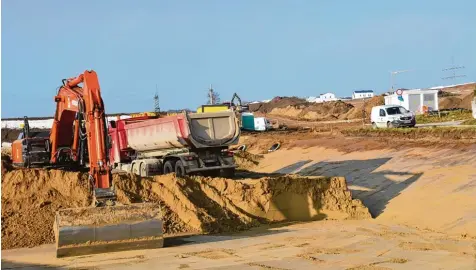  ?? Foto: Norbert Eibel ?? Größter Investitio­nsposten des Landkreise­s nächstes Jahr bleibt die Baustelle der neuen Paul Winter Realschule in Neuburger Westen. Dort werden sieben Millionen Euro ver baut.