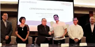  ?? COMPANY HANDOUT ?? METROPAC Movers, Inc. Chairman Manuel V. Pangilinan and Aboitiz Constructi­on, Inc. (ACI) Chairman Jaime Jose Y. Aboitiz sign a memorandum of agreement for the constructi­on of a logistics hub in General Trias City, Cavite. From left to right: Metro Pacific Investment­s Corp. President and CEO Jose Ma. K. Lim, MetroPac Movers President and CEO Marilyn Victorio-Aquino, Mr. Pangilinan, Mr. Aboitiz, ACI President and COO Albert A. Ignacio, Jr., and Aboitiz Equity Ventures President and CEO Erramon I. Aboitiz.