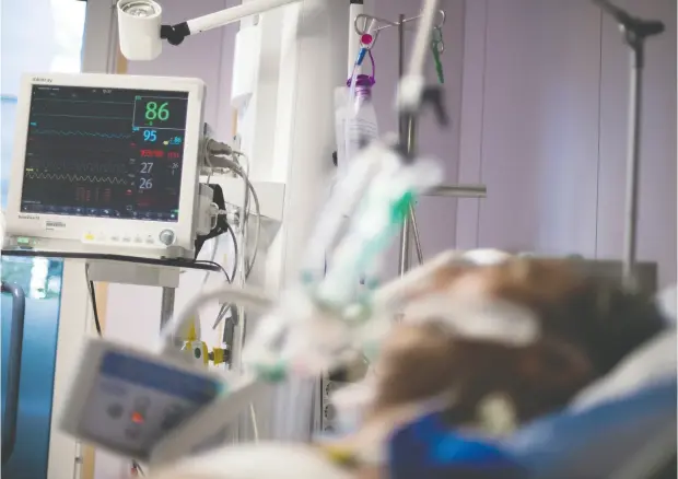  ?? Nathan Laine / Bloombe rg ?? A ventilator operates next to a patient’s bed in the intensive care unit at the Ambroise Pare Clinic in Paris, France, earlier this week. Canadian hospitals are worried about a shortage of the drugs needed to sedate patients hooked up to the life-saving breathing machines.