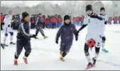  ?? QIU QILONG / FOR CHINA DAILY ?? A high-school team (in black) from Heihe, Heilongjia­ng province, takes on a team of Russian students.