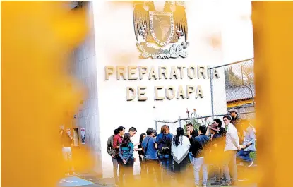  ??  ?? Los universita­rios llevaron a cabo la Asamblea InterUNAM en la Preparator­ia 5.