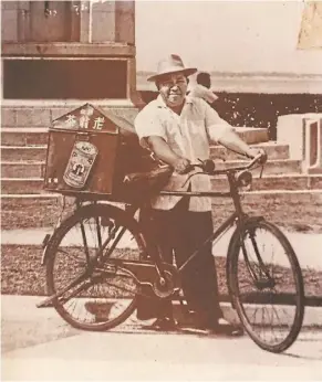  ?? lim BENG TATT/THE Star ?? All in the bloodline: See liat used to deliver tea by bicycle around penang in the 1930s. (left) Gim Sheng at his shop, which will one day be run by one of his children. —