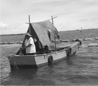  ?? JOY TORREJOS ?? Two security guards were deployed by the owner of B/E Uno cargo vessel that sank at Mactan Channel after elements of Task Force Kalikasan yesterday reported that the anchor and other parts of the ship were missing.