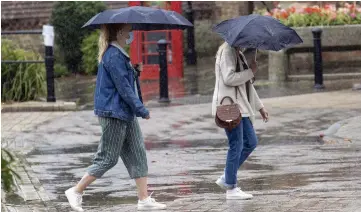  ?? Pictures: STEVE REIGATE, GEOFF ROBINSON, I-images, ALAMY ?? Flooding chaos... this street is given a soaking in town of Petersfiel­d in Hants yesterday. More wet weather is on the way today, experts warned