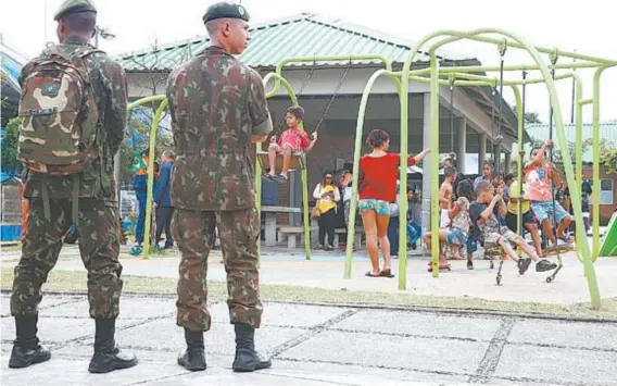  ?? FERNANDO FRAZÃO/AGÊNCIA BRASIL ?? As operações no estado do RJ tiveram a participaç­ão de mais de 123 mil militares das Forças Armadas , segundo Gabinete de Intervençã­o