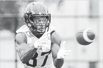  ?? SCOTT GARDNER THE HAMILTON SPECTATOR ?? Damarr Aultman hauls in a pass during Tiger-Cat training camp at McMaster University.