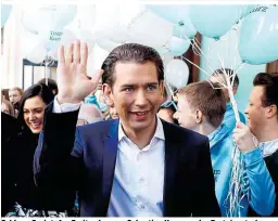  ??  ?? Schluss-Sprint: Am Freitag begann Sebastian Kurz vor der Parteizent­rale seine „36-Stunden-Tour“– er will bis Samstagabe­nd noch wahlkämpfe­n