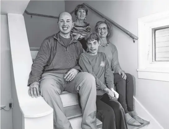  ?? RYAN TAPLIN ■ THE CHRONICLE HERALD ?? David Baker and Terrin Ritcey pose for a photo in their home with Ritcey's mom Wendy Bird (top) and Baker's mom Michelle Baker on Friday, May 6, 2022. They are looking to find another person to live in the small options home.