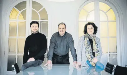  ?? Xavier Cervera ?? En el centro, Marc Trepat, director de BTA, acompañado de Marc-romà Trepat y Marta Urbiola