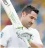  ?? — AFP ?? South African batsman Dean Elgar acknowledg­es the applause of the crowd.