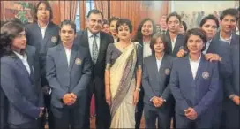  ?? HT PHOTO ?? The India women’s cricket team at the Indian high commission in London on Monday.