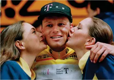  ??  ?? Bjarne Riis er vinder af 9. etape i 1996-udgaven af Tour de France og overtager samtidig den gule førertrøje.