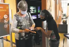  ??  ?? Sone Saverio ( right) assists Laurie Gordon during an operations training session at the museum Monday.