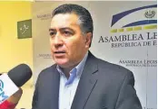  ??  ?? Discusión. René Portillo Cuadra, de ARENA, dijo que ya hay votos para aprobar la reforma.