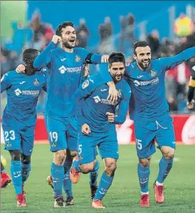  ?? FOTO: EFE ?? Los jugadores del Getafe, celebrando uno de los goles de la presente temporada