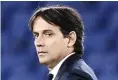  ?? FILIPPO MONTEFORTE/AFP ?? KALAH TELAK: Gestur pelatih Benevento Calcio Filippo Inzaghi (kiri) maupun allenatore Simone Inzaghi (SS Lazio) setelah kekalahan tim masing-masing di Serie A kemarin.