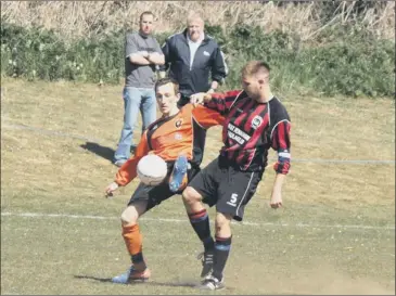  ??  ?? TOP TUSSLE ... West Pier’s defender Sam Hyde (stripes) and Edgehill’s Aaron Jenking lock horns