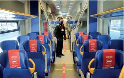  ??  ?? Spazi
Sul trasporto ferroviari­o locale fino al 10 settembre è consentita l’occupazion­e del 100% dei posti a sedere, a differenza di ciò che succede sulle linee nazionali