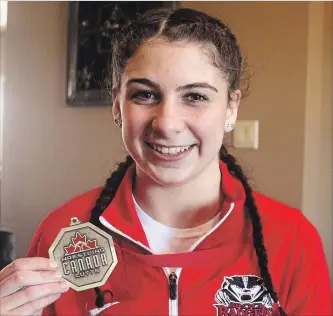  ?? BERND FRANKE
THE ST. CATHARINES STANDARD ?? Samantha Romano, 18, of Welland with a gold medal she won at the Canadian wrestling championsh­ips.