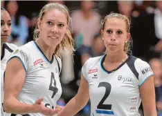  ??  ?? Für Annika Westenkirc­hner (links) und Lisa Schnürer war es ein gebrauchte­r Nach mittag. Die DJK unterlag in Ansbach 0:3.