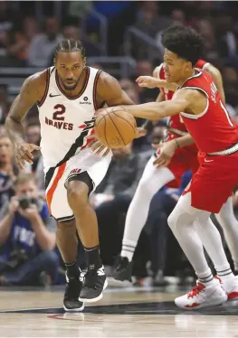  ?? — AFP ?? Kawhi Leonard (left) of Los Angeles Clippers steals the ball from Anfernee Simons of the Portland Trail Blazers during an NBA game on Thursday.