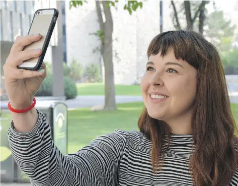  ?? MATTHEW OLSON ?? University of Saskatchew­an grad student Jennifer Sedgewick, who recently published a study on the psychology behind taking selfies for dating apps, found that women typically take shots from above to make themselves appear smaller.