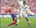  ??  ?? Sergio Ramos marcó el penalti. Morata con Varane en el partido.