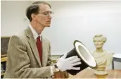  ??  ?? RICH HEIN/SUN-TIMES James M. Cornelius, curator of the Lincoln Collection at the Abraham Lincoln Presidenti­al Library and Museum in Springfiel­d shows the Abraham Lincoln hat in the museum’s collection in 2012.