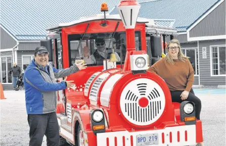  ?? DIANE CROCKER SALTWIRE NETWORK ?? Corner Brook Mayor Jim Parsons (from left) Mill Whistler driver Martin Batstone and Glenda Simms took the street train to Mountain View Retirement Centre with some special packages for the residents on Wednesday. ■