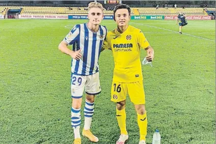  ?? FOTO: TWITTER ?? Robert Navarro y Take Kubo posan juntos una vez terminado el partido amistoso del miércoles entre el Villarreal y la Real Sociedad