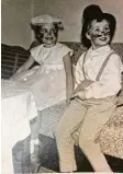  ?? Foto: Schwenke ?? Ursula Schwenke (rechts) und Schwester im Jahr 1962. ihre