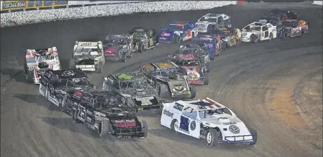  ?? PHOTO COURTESY OF N2PHOTOGRA­PHICS ?? BRIAN BROWN (28B), FROM LAKESIDE, CALIF., AND CODY THOMPSON (25C), FROM SIOUX CITY, IOWA, lead a field of 21 cars out of Turn 4, headed toward the green flag at the start of the IMCA Sport Modified feature event on the second night of the Deacon Dick Memorial at Cocopah Speedway on Nov. 7. Thompson would go on to take the win with Taylor Kuehl (behind Thompson), from Cave Creek, Ariz., finishing second. Much the same field is expected to be on hand for this weekend’s annual Turkey Classic, which begins tonight.