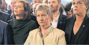  ?? FOTO: DPA ?? Betretene Mienen nach dem Wahlergebn­is (v.l.): Die Grünen-Fraktionsv­orsitzende im Bundestag, Katrin Göring-Eckardt, NRW-Schulminis­terin Sylvia Löhrmann und Landesvors­itzende Mona Neubaur.