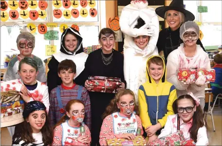  ??  ?? Senior pupils Lea O’Connell, Mary Ellen McGough, Roisin and Emma O’Sullivan, Jolie McClaine (centre row) Sean Cox, Odhran O’Shea (back from left) Brian O’Sullivan, Eve Culhane, Tara Bowler, Caoimhe O’Halloran Principal Gillian Sheehan and Colm jabot with some of the Team Hope Christmas Shoeboxes at Kilcummin National School, Killarney.Photo by Michelle Cooper Galvin