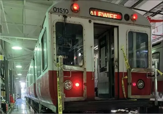  ?? NTSB ?? FATAL FLAW: A Red Line train is stopped May 2 after a passenger’s arm got caught in closing doors, dragging him to his death.