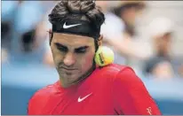  ?? FOTO: AP ?? Rostro serio de Roger Federer durante su partido de segunda ronda contra el ruso Mikhail Youzhny en el estadio Arthur Ashe, pista central del US Open. Preocupado, su tenis no está fluyendo
