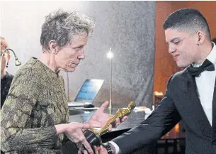  ?? KEVORK DJANSEZIAN /GETTY IMAGES ?? Frances McDormand at the Governors Ball with her Oscar before it got swiped.