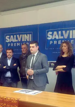  ??  ?? In corsa Da sinistra il segretario regionale Da Re, Calderoli e i candidati Pretto e Erika Stefani