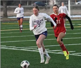  ?? NATHAN WRIGHT — LOVELAND REPORTER-HERALD ?? Mountain View’s Kara Wenger keeps the ball away from Loveland’s Gracie Strong during their game Thursday at the TSD soccer field at Mountain View High School.