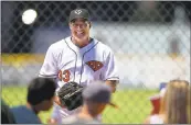  ?? DOUG DURAN — STAFF ARCHIVES ?? Canseco talks to fans as he warms up in the bullpen before taking the mound as a relief pitcher for the Pittsburg Diamonds against the San Rafael Pacifics.