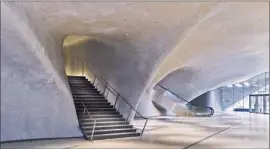  ?? Iwan Baan
The Broad and Diller Scofidio + Renfro ?? THE BROAD museum’s cave-like lobby, long and narrow, features undulating walls finished in gray Venetian plaster. Dark, womb-like walls envelop the stairs.