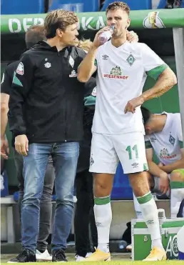  ?? BILD: Imago ?? Hier noch Arm in Arm, nach dem Darmstadt-Spiel aber im Streit: Niclas Füllkrug (rechts) und Clemens Fritz