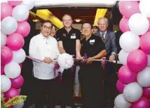  ??  ?? Shown during the launch of the MARES flagship store and Scuba Academy Manila are (from left) Tourism Secretary Ramon Jimenez, MARES and SSI president Gerald Skrobanek, Mares Philippine­s shareholde­r Christophe­r Tang, and Austrian Ambassador Josef Mullner.