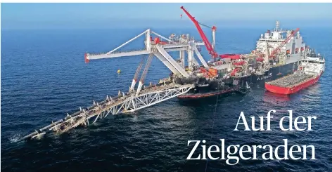  ?? FOTO: BERND WÜSTNECK/DPA ?? Ein Verlegesch­iff des Offshore-Dienstleis­ters Allseas verlegt in der Ostsee Rohre für die Gaspipelin­e Nord Stream 2 im Jahr 2018.