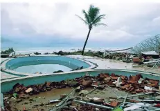  ?? FOTO: AFP ?? In dem Urlauberor­t Anyer ist nach dem Tsunami von touristisc­her Idylle nichts mehr übrig.