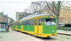  ?? FOTOS (2): RHEINBAHN ?? 2019 war „Helmut“noch in Posen im Einsatz. Die Bahn wurde in Polen neu lackiert und erhielt grüne und gelbe Farben.