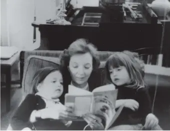  ??  ?? Madeleine L’Engle with her granddaugh­ters Charlotte and Lena, circa 1973